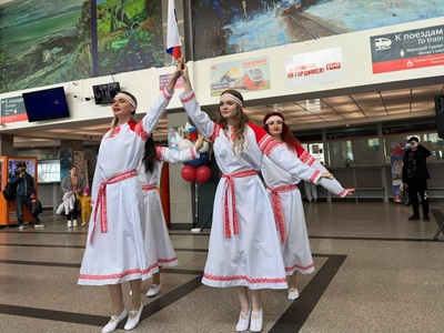 В преддверии великого праздника – Дня России, на вокзале Южно-Сахалинска вновь зазвучала музыка