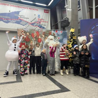 Новогоднее представление для наших пассажиров на вокзале областного центра